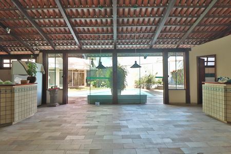 Casa para alugar com 340m², 5 quartos e 4 vagasVaranda