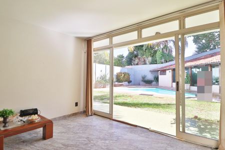 Casa para alugar com 340m², 5 quartos e 4 vagasSala