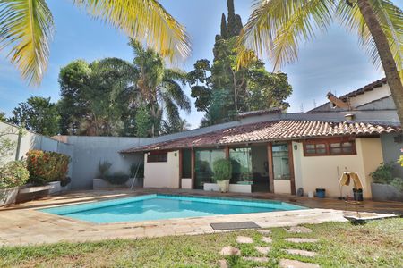 Casa para alugar com 340m², 5 quartos e 4 vagasPiscina