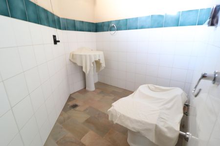 Casa para alugar com 340m², 5 quartos e 4 vagasBanheiro da Varanda