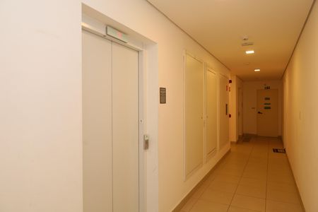 Apartamento para alugar com 32m², 2 quartos e sem vagaÁrea comum - Saguão do andar