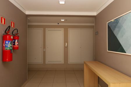 Apartamento para alugar com 32m², 2 quartos e sem vagaÁrea comum - Saguão do prédio