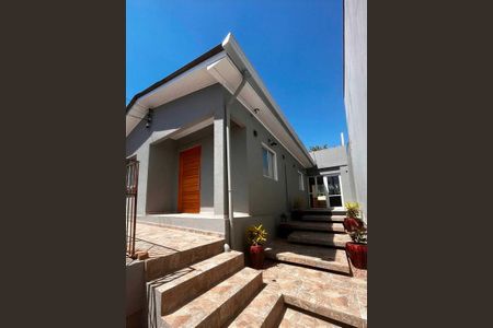 Casa para alugar com 126m², 2 quartos e 1 vaga Casa para alugar com 126m², 2 quartos e 1 vagaFachada