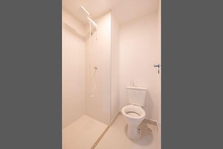 Banheiro de apartamento para alugar com 1 quarto, 27m² em Pinheiros, São Paulo