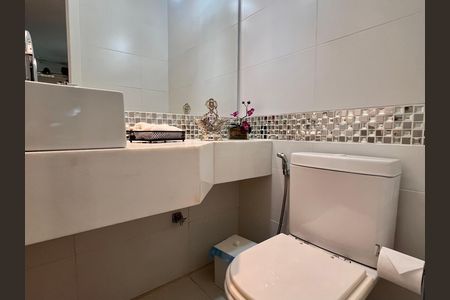 Apartamento à venda com 130m², 3 quartos e 1 vaga Apartamento à venda com 130m², 3 quartos e 1 vagaLavabo
