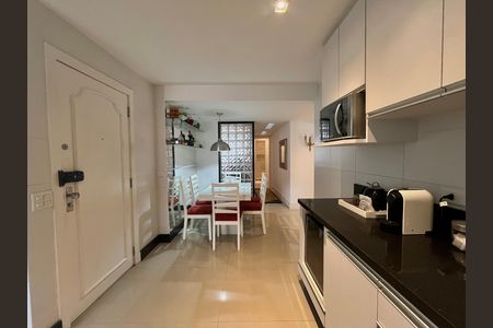 Apartamento à venda com 130m², 3 quartos e 1 vaga Apartamento à venda com 130m², 3 quartos e 1 vagaCozinha