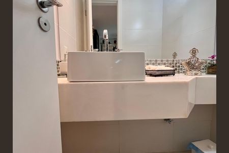 Apartamento à venda com 130m², 3 quartos e 1 vaga Apartamento à venda com 130m², 3 quartos e 1 vagaLavabo