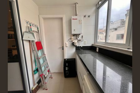 Apartamento à venda com 130m², 3 quartos e 1 vaga Apartamento à venda com 130m², 3 quartos e 1 vagaQuarto de Serviço