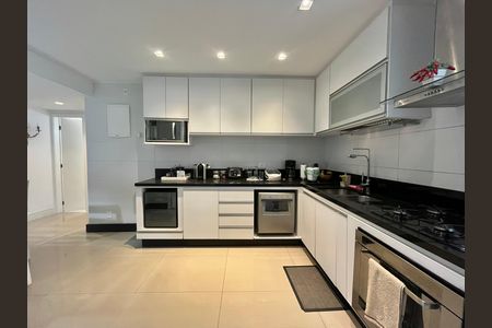 Apartamento à venda com 130m², 3 quartos e 1 vaga Apartamento à venda com 130m², 3 quartos e 1 vagaCozinha