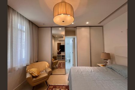 Apartamento à venda com 130m², 3 quartos e 1 vaga Apartamento à venda com 130m², 3 quartos e 1 vagaSuite 1