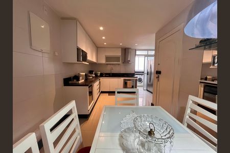 Apartamento à venda com 130m², 3 quartos e 1 vaga Apartamento à venda com 130m², 3 quartos e 1 vagaCozinha