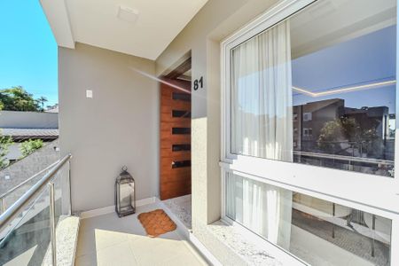 Sacada de casa à venda com 3 quartos, 281m² em Chácara das Pedras, Porto Alegre