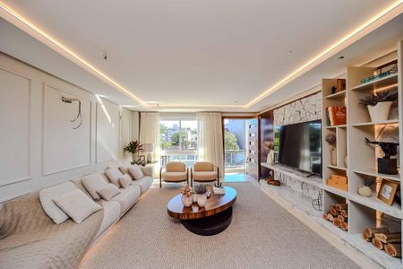 Sala de casa à venda com 3 quartos, 281m² em Chácara das Pedras, Porto Alegre