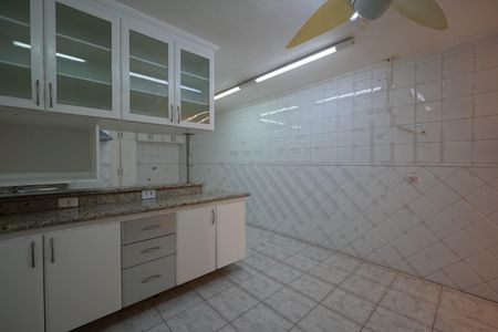 Casa para alugar com 400m², 5 quartos e 8 vagasCozinha