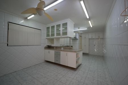 Casa para alugar com 400m², 5 quartos e 8 vagasCozinha