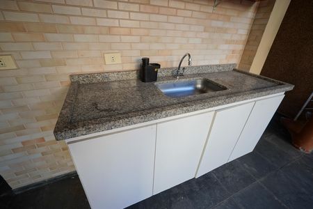 Casa para alugar com 400m², 5 quartos e 8 vagasQuintal