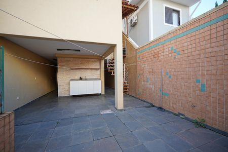 Casa para alugar com 400m², 5 quartos e 8 vagasQuintal