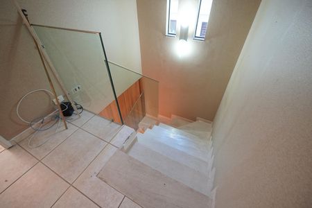 Casa para alugar com 400m², 5 quartos e 8 vagasEscada