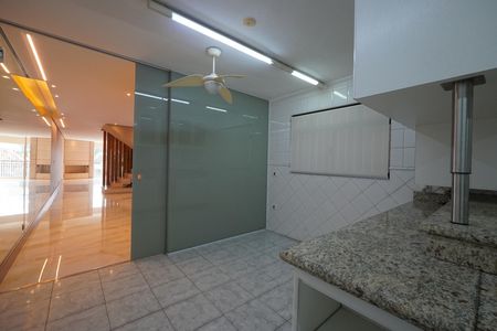 Casa para alugar com 400m², 5 quartos e 8 vagasCozinha