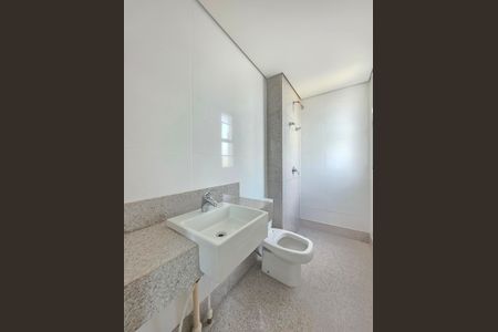 Apartamento à venda com 140m², 4 quartos e 3 vagasBanheiro da Suíte 2