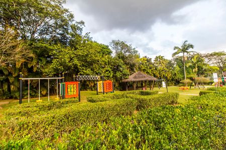Casa de condomínio à venda com 382m², 4 quartos e 4 vagasÁrea comum - Playground