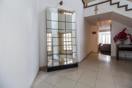 Casa de condomínio à venda com 382m², 4 quartos e 4 vagasEntrada