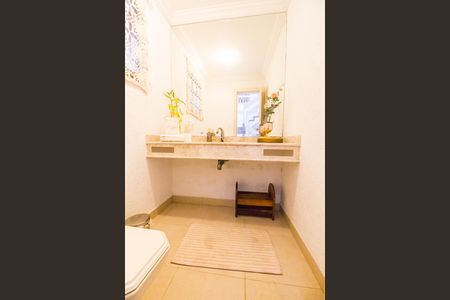 Casa de condomínio à venda com 382m², 4 quartos e 4 vagasLavabo
