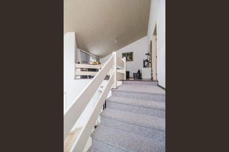 Casa de condomínio à venda com 382m², 4 quartos e 4 vagasEscada