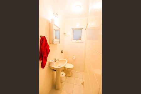 Casa de condomínio à venda com 382m², 4 quartos e 4 vagasBanheiro de serviço