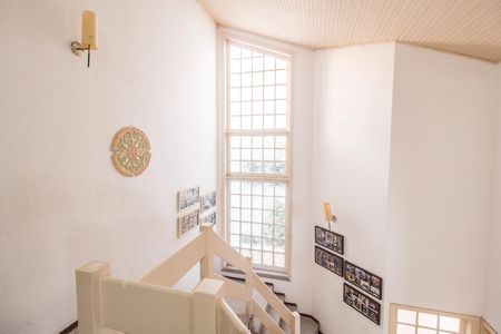 Casa de condomínio à venda com 382m², 4 quartos e 4 vagasEscada