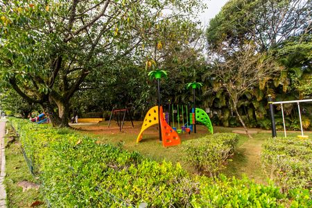 Casa de condomínio à venda com 382m², 4 quartos e 4 vagasÁrea comum - Playground