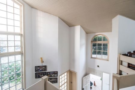 Casa de condomínio à venda com 382m², 4 quartos e 4 vagasEscada