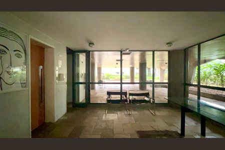 Apartamento à venda com 168m², 2 quartos e 1 vaga Apartamento à venda com 168m², 2 quartos e 1 vagaHall de entrada
