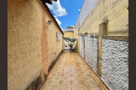 Casa à venda com 3 quartos, 160m² em Conjunto Residencial Santa Terezinha, São Paulo