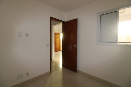 Quarto 2 de apartamento para alugar com 2 quartos, 38m² em Vila Santa Teresa, São Paulo