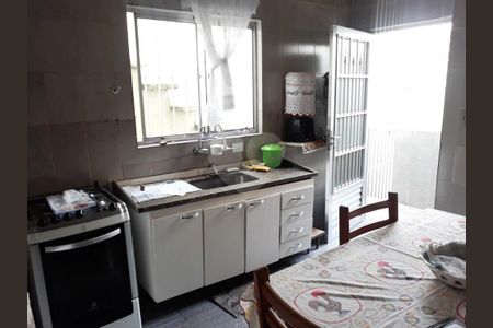 Casa à venda com 3 quartos, 120m² em Vila Nivi, São Paulo