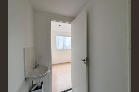 Banheiro de kitnet/studio para alugar com 1 quarto, 17m² em Vila Arcadia, São Paulo