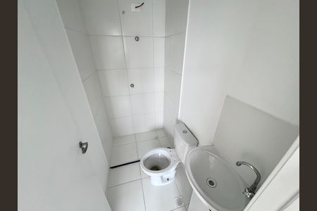 Banheiro de kitnet/studio para alugar com 1 quarto, 17m² em Vila Arcadia, São Paulo