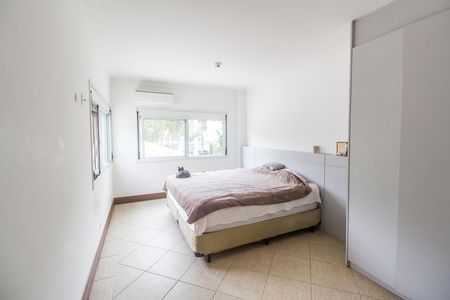 Casa de condomínio à venda com 385m², 2 quartos e 5 vagas Casa de condomínio à venda com 385m², 2 quartos e 5 vagasSuíte master