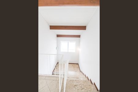 Casa de condomínio à venda com 385m², 2 quartos e 5 vagas Casa de condomínio à venda com 385m², 2 quartos e 5 vagasEscada