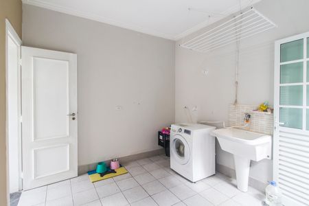 Casa de condomínio à venda com 385m², 2 quartos e 5 vagas Casa de condomínio à venda com 385m², 2 quartos e 5 vagasÁrea de Serviço