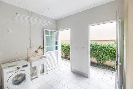Casa de condomínio à venda com 385m², 2 quartos e 5 vagas Casa de condomínio à venda com 385m², 2 quartos e 5 vagasÁrea de Serviço