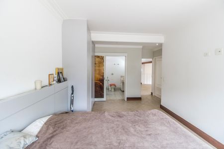 Casa de condomínio à venda com 385m², 2 quartos e 5 vagas Casa de condomínio à venda com 385m², 2 quartos e 5 vagasSuíte master