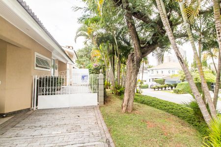 Casa de condomínio à venda com 385m², 2 quartos e 5 vagas Casa de condomínio à venda com 385m², 2 quartos e 5 vagasVista da Rua