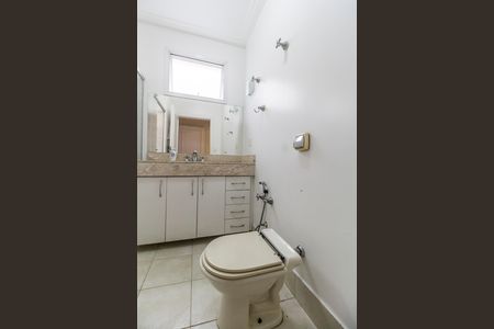 Casa de condomínio à venda com 385m², 2 quartos e 5 vagas Casa de condomínio à venda com 385m², 2 quartos e 5 vagasBanheiro da Suíte