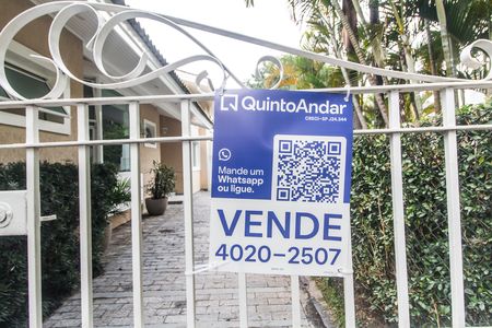 Casa de condomínio à venda com 385m², 2 quartos e 5 vagas Casa de condomínio à venda com 385m², 2 quartos e 5 vagasVista da Rua