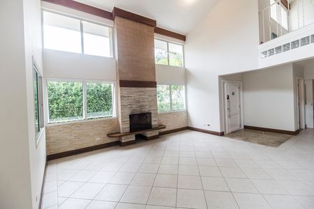 Casa de condomínio à venda com 385m², 2 quartos e 5 vagas Casa de condomínio à venda com 385m², 2 quartos e 5 vagasSala