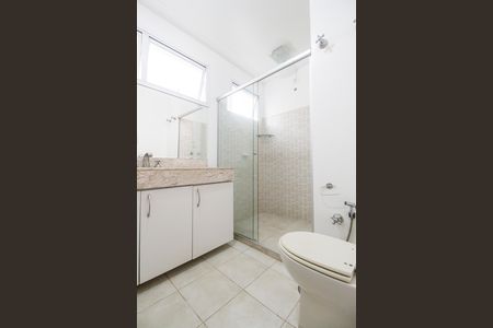 Casa de condomínio à venda com 385m², 2 quartos e 5 vagas Casa de condomínio à venda com 385m², 2 quartos e 5 vagasBanheiro da Suíte