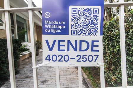 Casa de condomínio à venda com 385m², 2 quartos e 5 vagas Casa de condomínio à venda com 385m², 2 quartos e 5 vagasVista da Rua