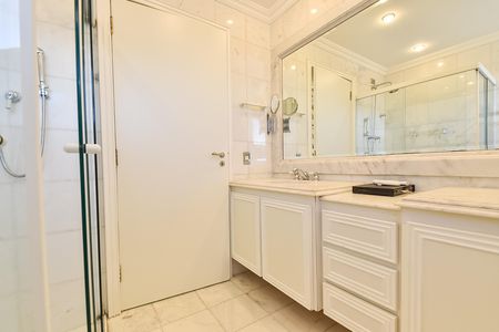Apartamento à venda com 320m², 3 quartos e 2 vagasBanheiro da suíte